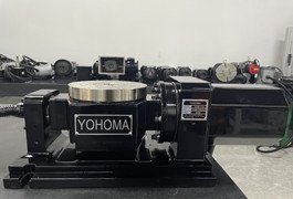 YOHOMA五軸轉(zhuǎn)臺(tái)175系列，配三菱鉆攻機(jī)